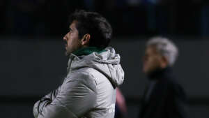 Abel destaca 'coração de leão' do Palmeiras, mas cobra mais eficácia após empate contra Grêmio