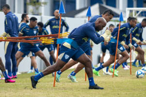 Avaí poderá ter estreias de reforços na Série B, mas perde meia por suspensão