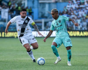 Paysandu 1 x 0 Ponte Preta - Lambança da arbitragem complica Macaca