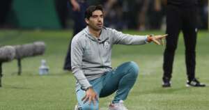 Abel Ferreira é acusado de xenofobia após vitória do Palmeiras no Brasileirão e se retrata