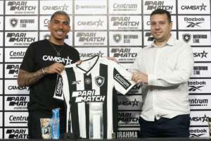 Botafogo apresenta ex-Vasco: 'Sempre fui torcedor'