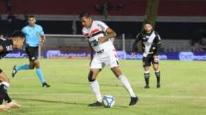 Meia destaca evolução na Série B e diz que pensamento do Botafogo-SP é ‘jogo a jogo’