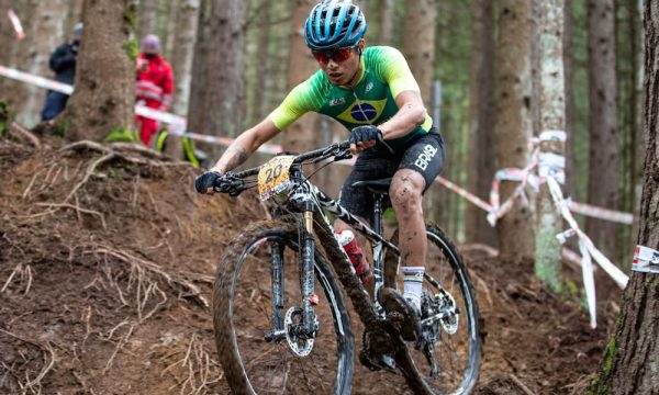 Brasileiro fica em 21° no montain bike