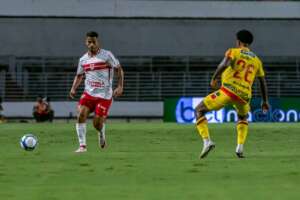 Técnico do Brusque lamenta chances perdidas, mas comemora empate no fim na Série B