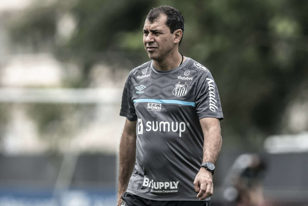 Carille é frio com vitória do Santos: ‘Comemorar? Gol saiu de algo que a gente não treinou’