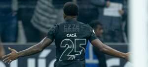 Cacá faz gol, xinga imprensa e se recusa a atender torcedor do Corinthians