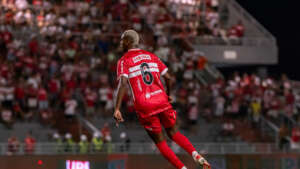 Meia comemora 3ª vitória seguida do CRB na Série B e projeta busca pelo G-4