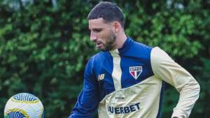 Calleri sente desconforto muscular e desfalca o São Paulo; Liziero viaja