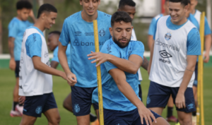 Pedro Geromel treina e Grêmio terá reforço de trio contra Corinthians