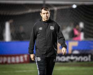 Carille comemora ponto fora e elogia postura do Santos: 'Temos que saber ganhar o campeonato'