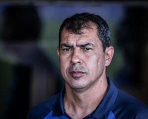 Carille lamenta postura do Santos após ficar com um jogador a mais