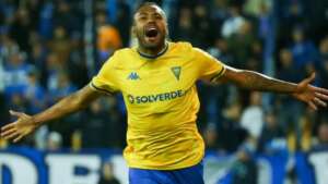 Avaí encaminha chegada de lateral-direito e atacante visando sequência da Série B