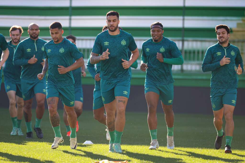 Chapecoense não terá artilheiro e laterais para enfrentar Coritiba na Série B
