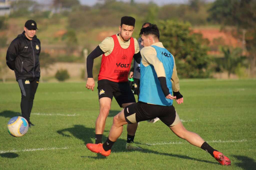 Vizeu se recupera e diminui lista de desfalques do Criciúma contra o Fortaleza