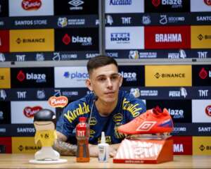 Escobar vê Santos maduro e destaca sequência para seguir no topo da Série B