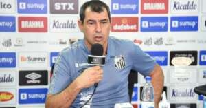 Carille dá bronca no Santos e diz que Corinthians 'já passou'