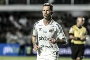 Santos acerta rescisão de contrato com Gabriel Carabajal e diminui elenco para Série B