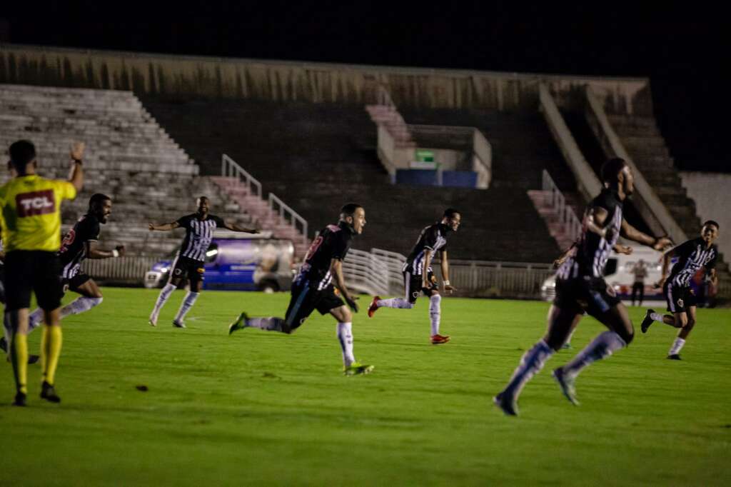 Botafogo-PB 4 x 3 Aparecidense – Belo se isola no topo da Série C em jogo eletrizante