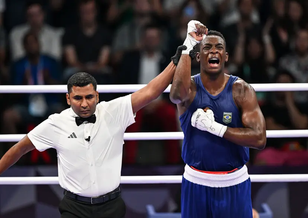 Keno Marley toma bronca do técnico, vence britânico e fica a uma vitória do pódio em Paris-2024