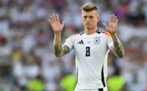 Kroos faz carta de despedida após queda da Alemanha na Eurocopa