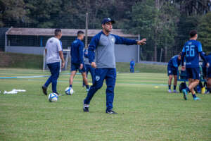 Aparecidense x Londrina - Tubarão joga por manutenção no G8 diante de Camaleão apertado