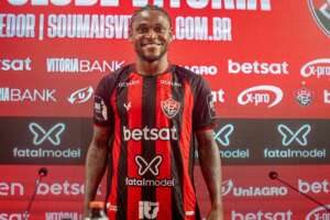 América-MG 'flerta' com Luiz Adriano, que está se saída do Vitória, para Série B