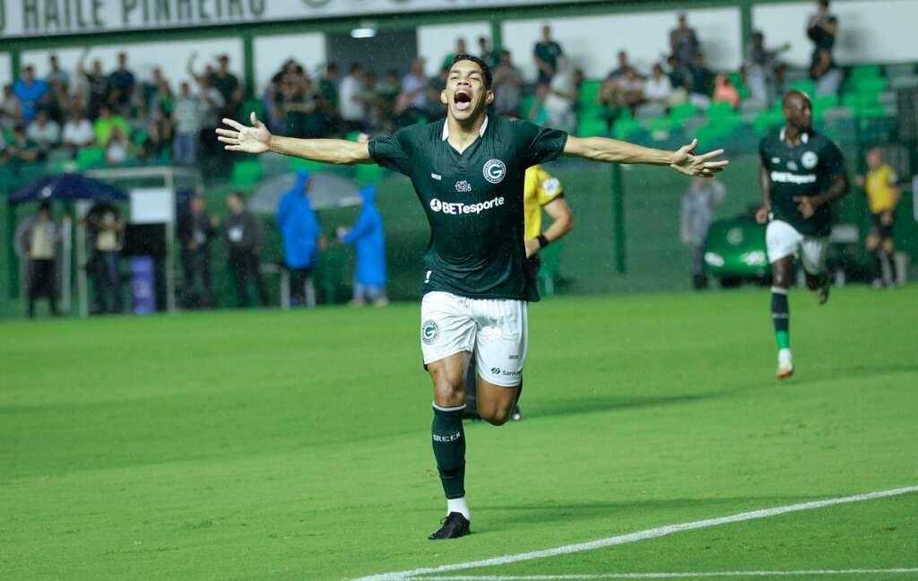Goiás 1 x 1 CRB – Esmeraldino faz gol contra bizarro e perde chance de entrar no G-4
