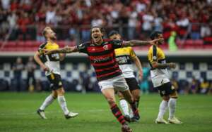 Flamengo 2 x 1 Criciúma - Gabriel marca em pênalti incomum e Mengão vence de virada
