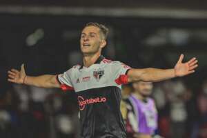 Diretor do São Paulo admite proposta de time argentino por Galoppo