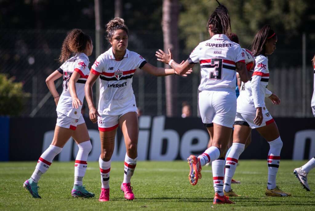 PAULISTA FEMININO: São Paulo atropela Marília e se firma no G4