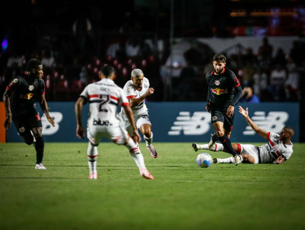 São Paulo 2 x 0 Red Bull Bragantino – Tricolor vence e fica mais perto da liderança do Brasileirão