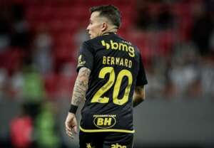 Bernard reestreia pelo Atlético-MG após 11 anos: 'Momento muito importante'