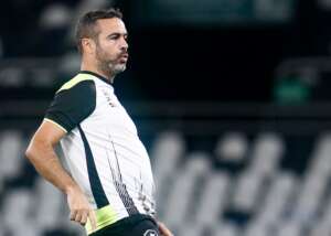 Arthur Jorge descarta clima de revanche com o Palmeiras no Botafogo