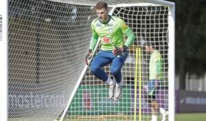 Goleiro do Athletico vai jogar com Cristiano Ronaldo: R$ 107 milhões