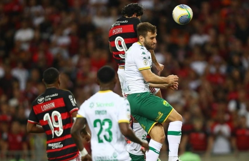 Flamengo com 24% de título e Fluminense com 90% de queda: veja chances após 15 rodadas