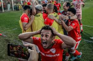 SÉRIE B: Vila Nova dorme líder e catarinenses empatam