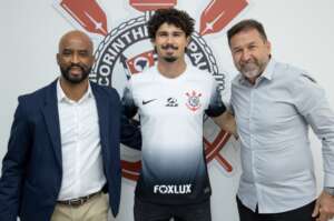 Zagueiro que estava no PSV chega ao Corinthians: 'Prazer vestir esta camisa'