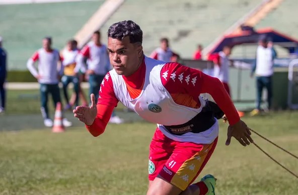 Guarani estuda retorno do lateral-esquerdo emprestado ao Água Santa