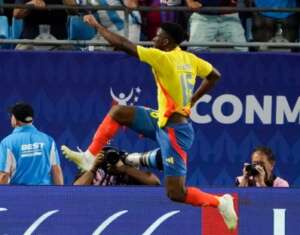COPA AMÉRICA: Com um a menos Colômbia segura Uruguai e pega a Argentina na final