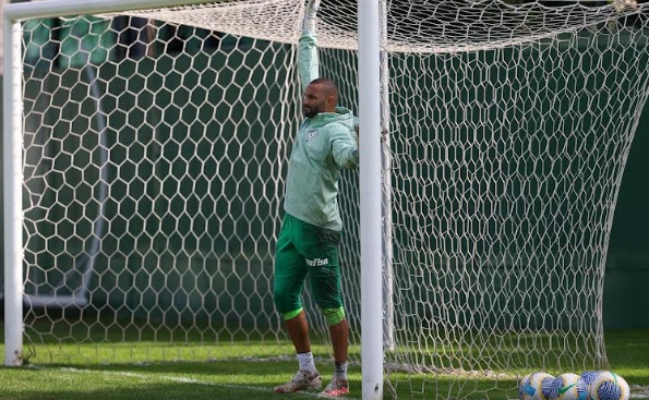 Weverton iguala o ídolo palmeirense Oberdan Cattani em número de vitórias pelo clube