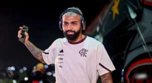 Gabigol nega acerto com o Palmeiras e bate-boca com jornalista
