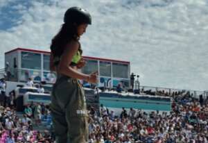 Rayssa começa mal, faz melhor nota da história da Olimpíada e disputa final do skate street