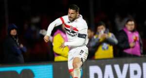 Atacante do São Paulo ataca o calendário: 