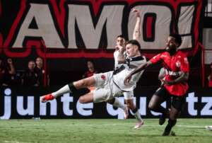 Atlético-GO 1 x 1 Vasco - Golaço de Vegetti salva Cruzmaltino da derrota