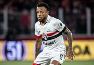 Lateral do São Paulo aceita oferta para jogar no Campeonato Inglês