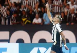 Botafogo 1 x 0 Palmeiras - Tiquinho decide e Fogão abre vantagem na ponta