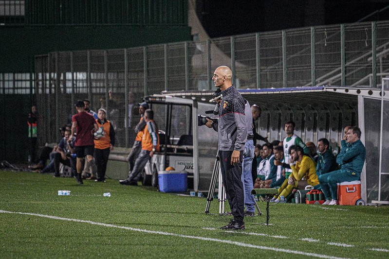 Sport demite treinador antes de enfrentar Ponte Preta na Série B; técnico rival está no radar