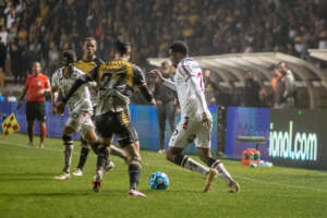 Vitória x Criciúma - Leão busca fugir da degola contra Tigre motivado