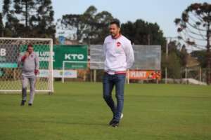 Vila Nova cobra arbitragem após jogo contra o Coritiba pela Série B