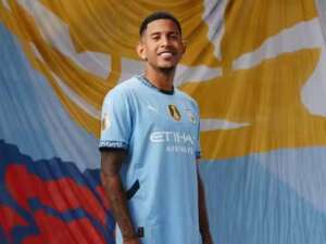 Manchester City oficializa o atacante brasileiro Savinho até 2029: 'Emocionante estar aqui'